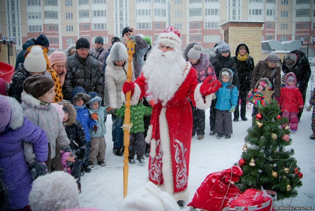 Дед Мороз в хороводе